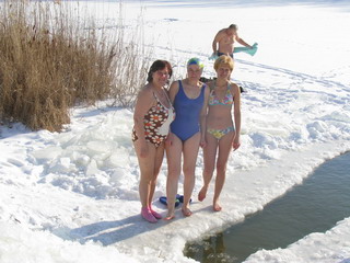 Приятно в солнечный день искупаться в прохладной воде и позагорать! (фото)