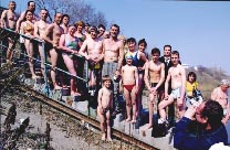 Перед заплывом "моржей" по реке Тура 9 мая 2006 г.