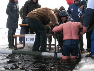 Александр Брылин (Благовещенск), 2010 год, финиш заплыва на дальность с результатом 1700 м.