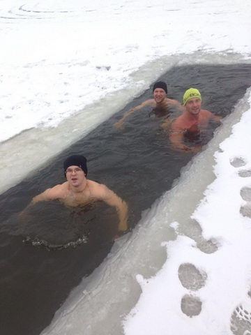 Так выглядит прорубь с моржами (г. Железнодорожный)
